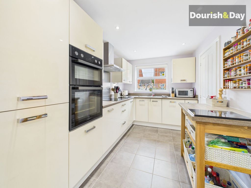 Property photo 3 of 21 Kitchen