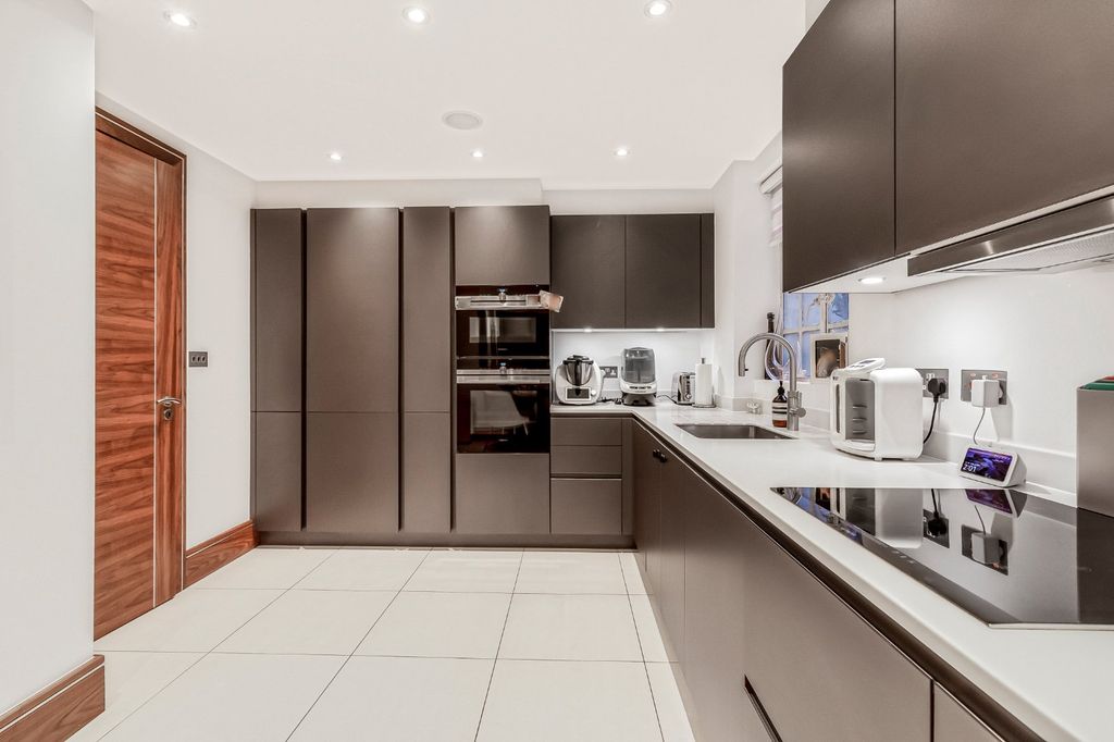 Property photo 3 of 17 Picture No. 24