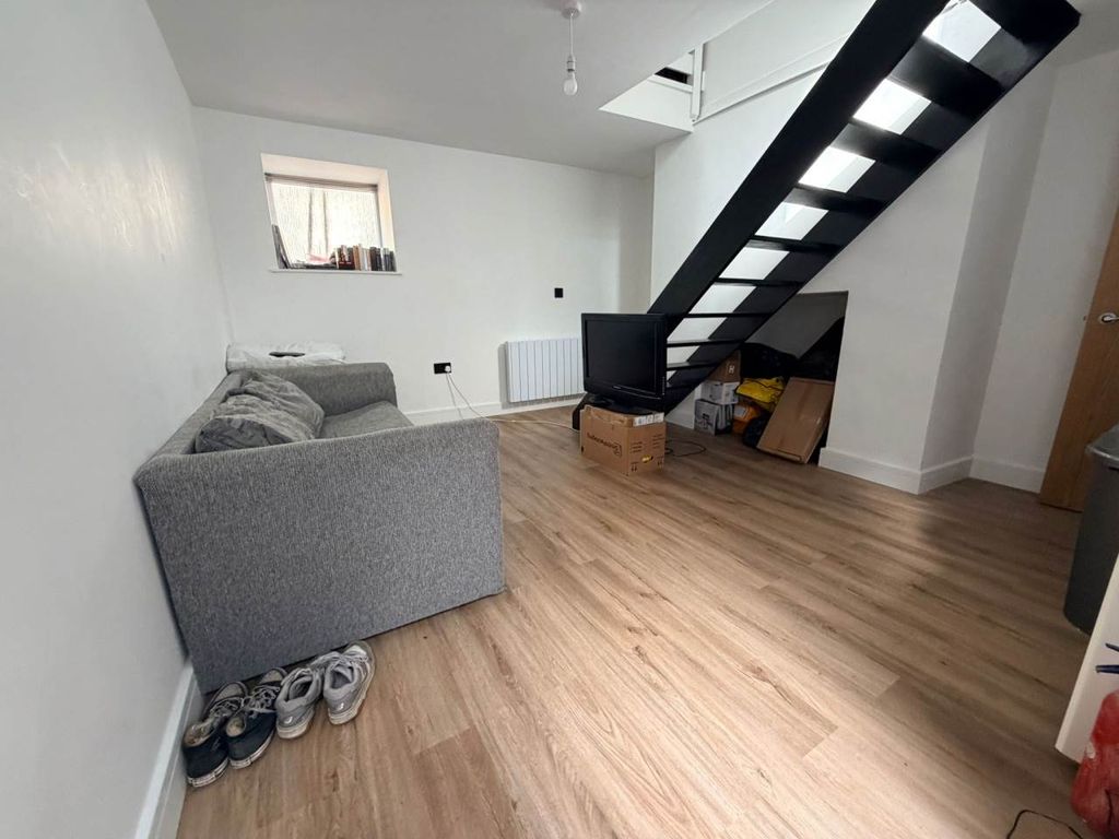 Property photo 2 of 4 Lounge 9B