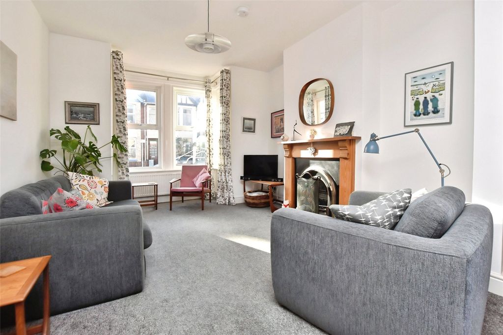 Property photo 2 of 17 Living Room