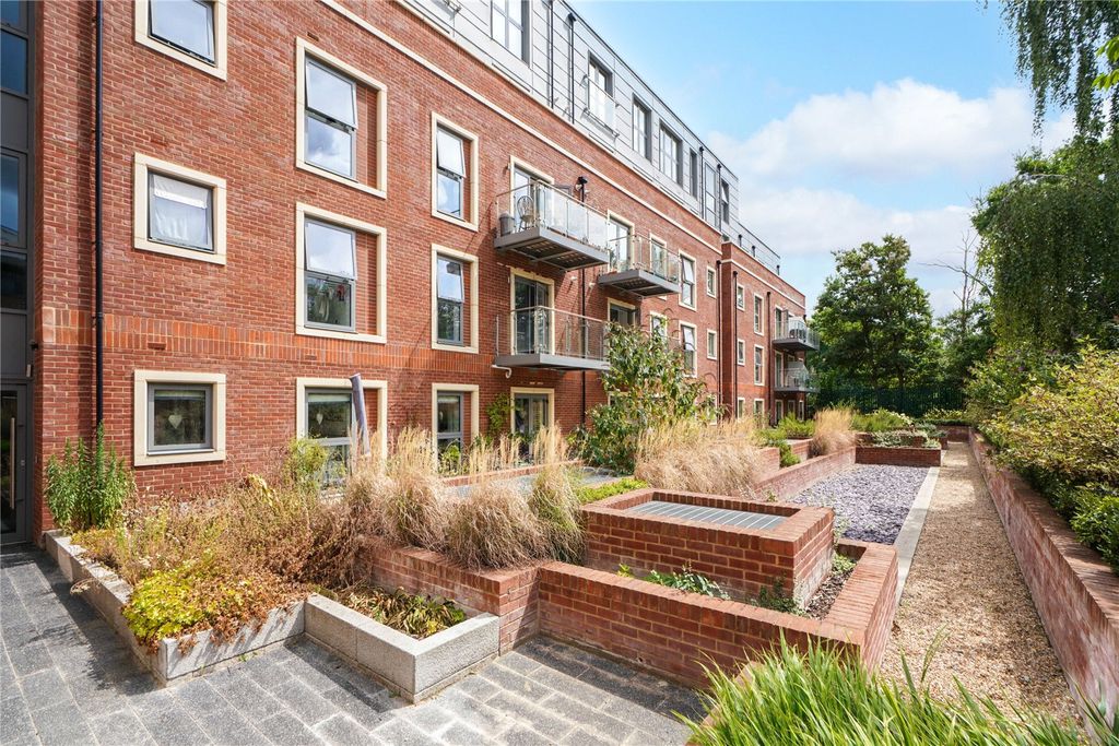 Property photo 2 of 13 Picture No. 14