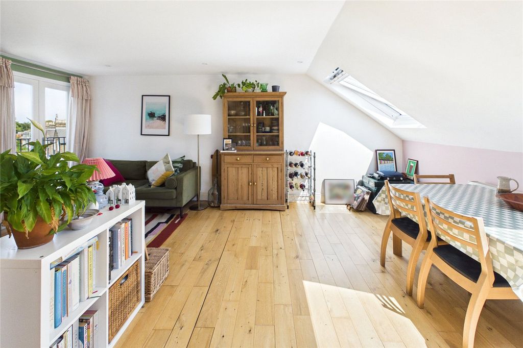 Property photo 3 of 12 Picture No. 06