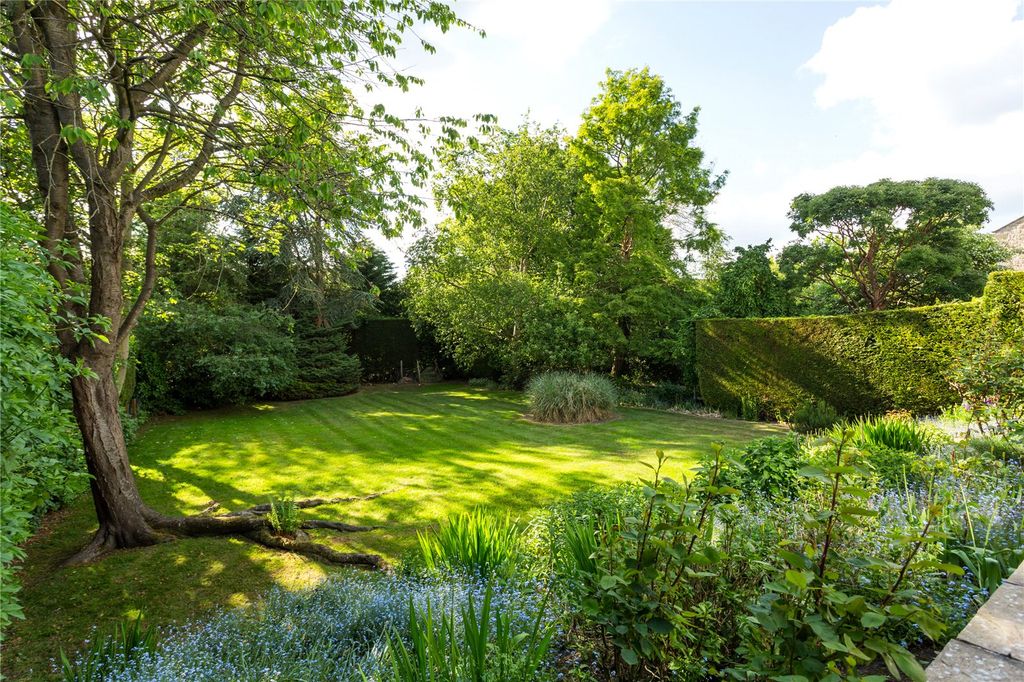 Property photo 2 of 17 Garden