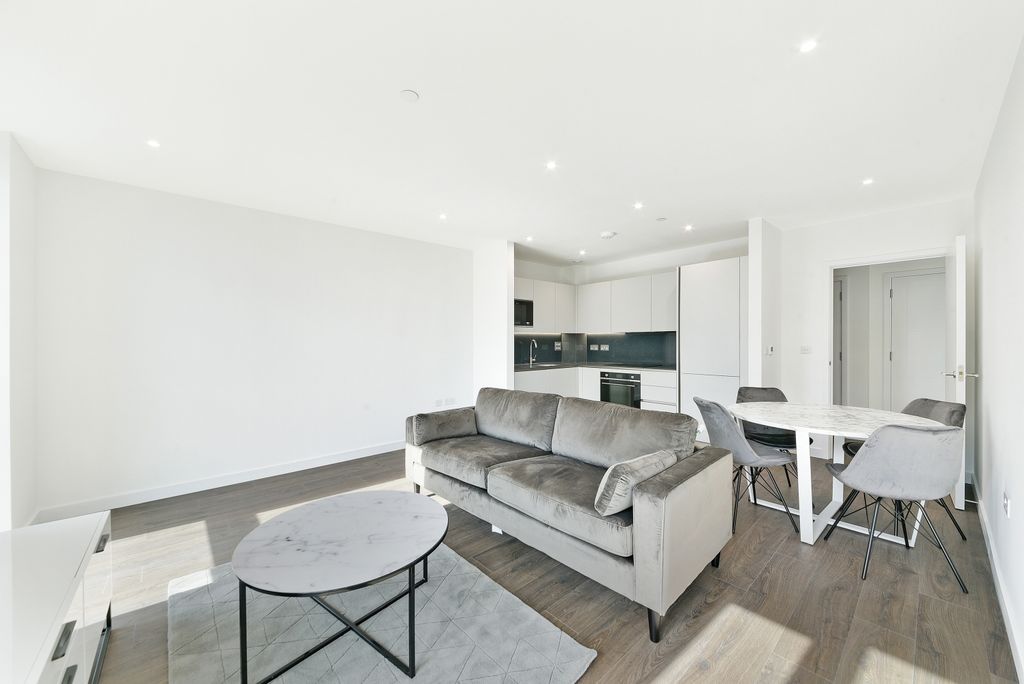 Property photo 1 of 10 Hartingtons Court, W