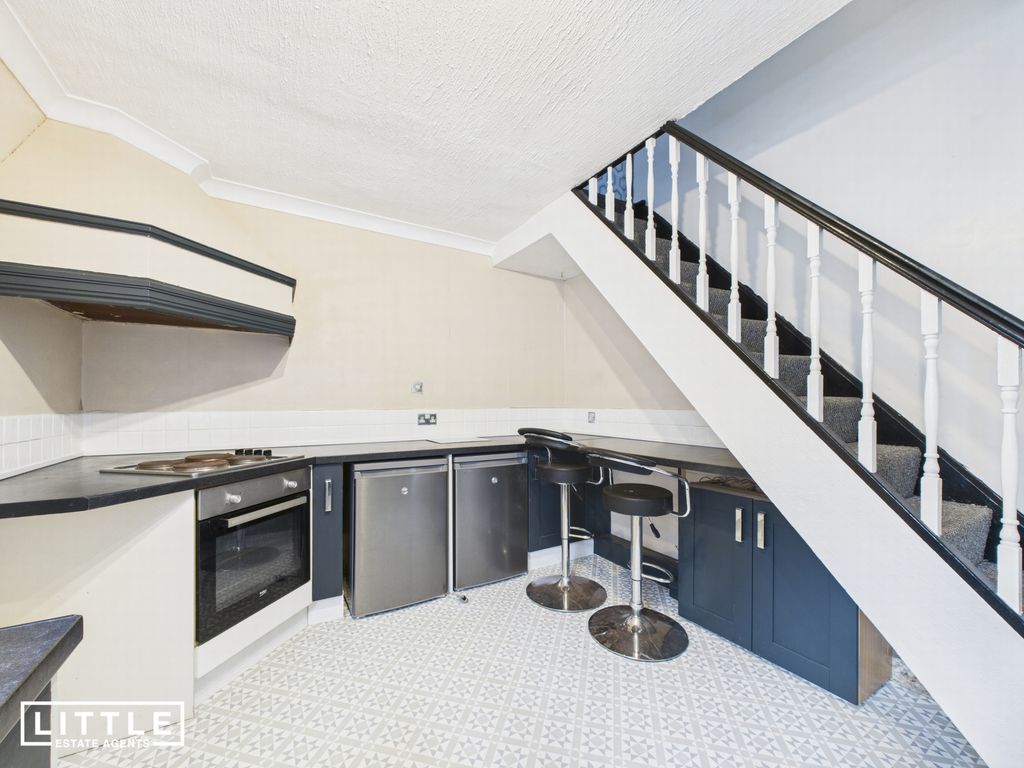 Property photo 3 of 16 Photo 2