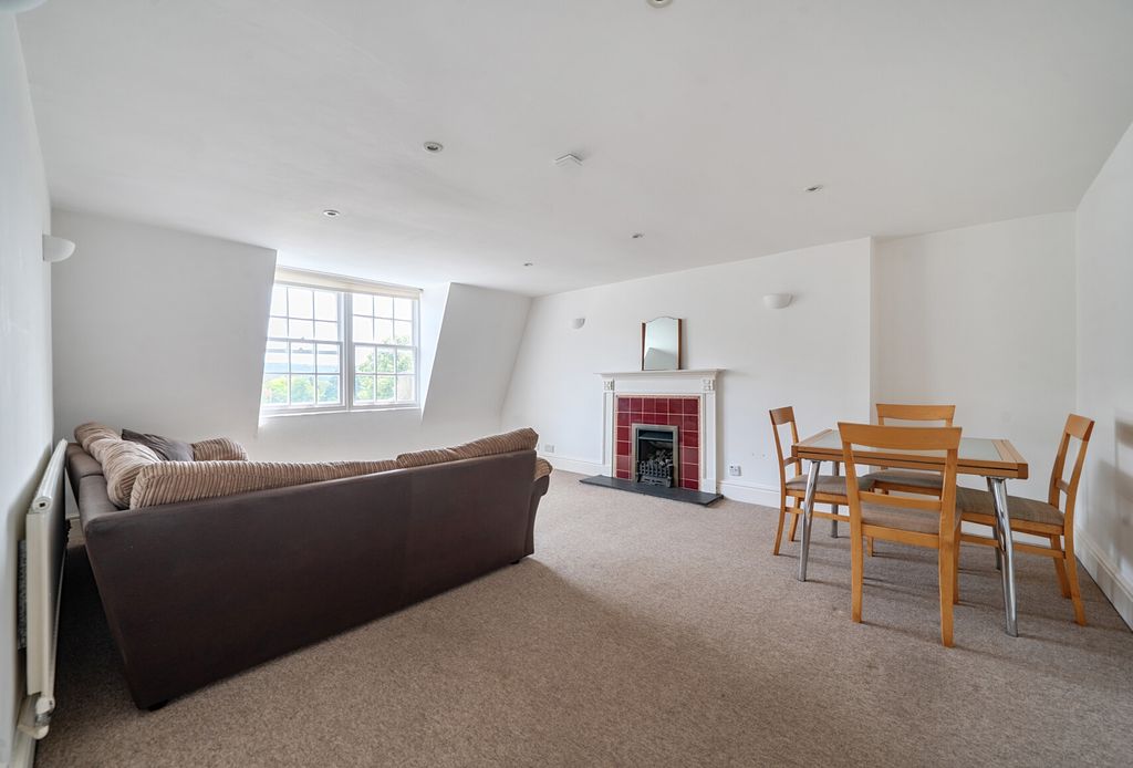 Property photo 2 of 11 Sitting Room