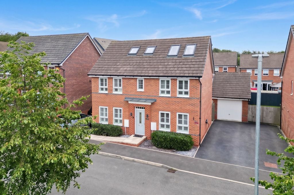 Property photo 1 of 32