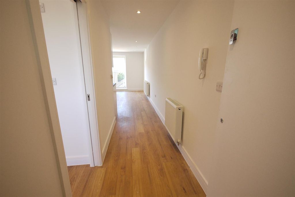 Property photo 2 of 8 Hall