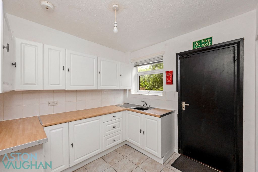 Property photo 2 of 12 5241591