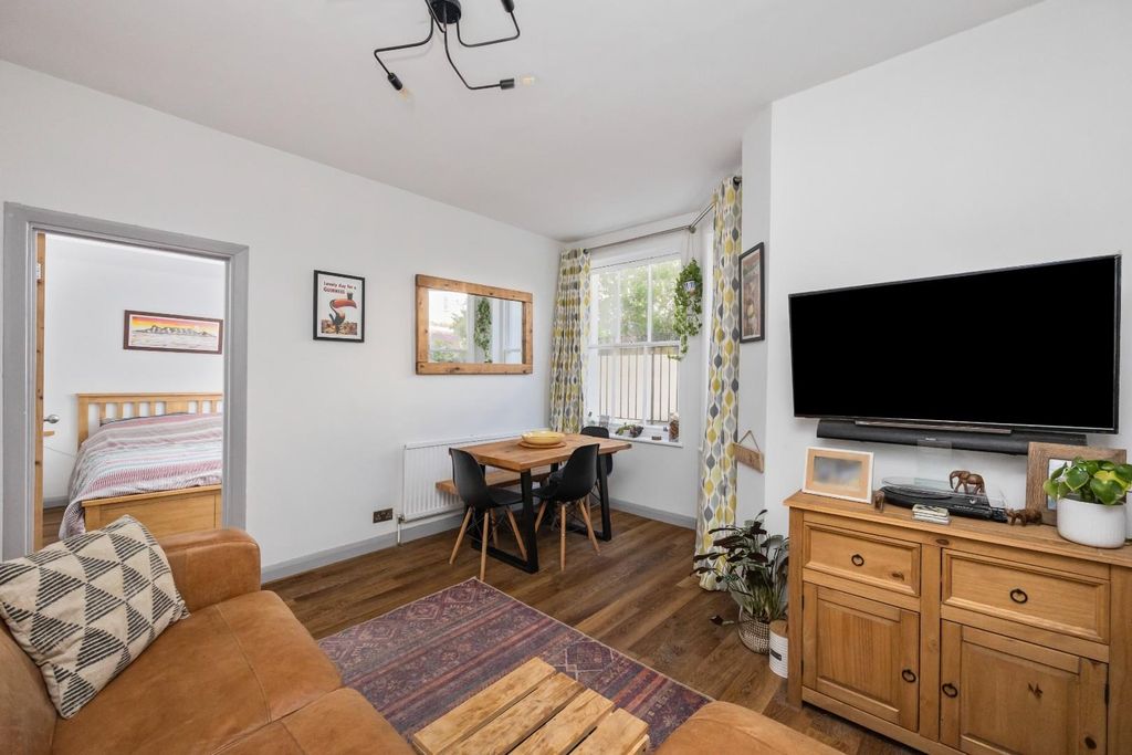 Property photo 3 of 13 Albany Villas 11-13, Flat 3-010.Jpg