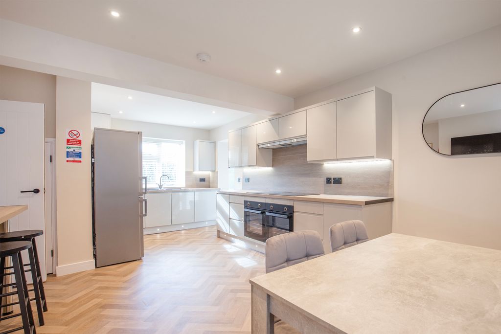 Property photo 2 of 24 Image