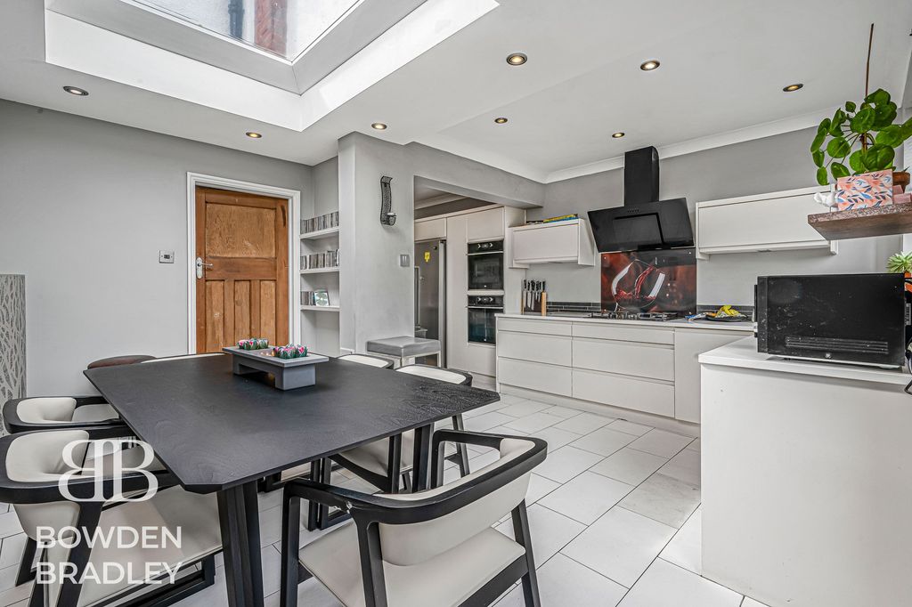 Property photo 2 of 23