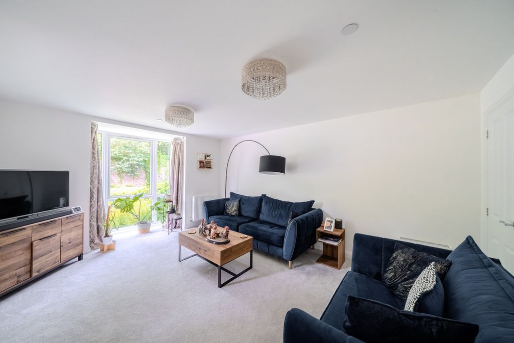 Property photo 2 of 31