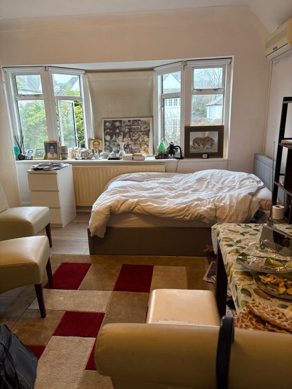 Property photo 1 of 2