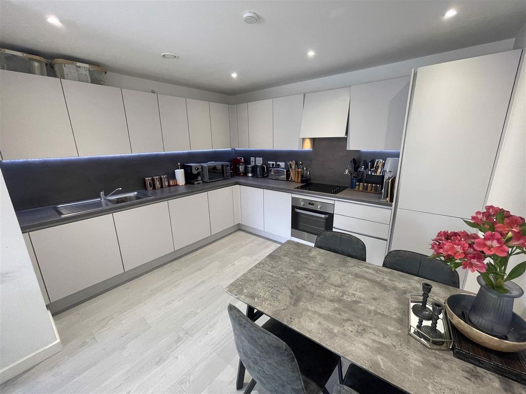 Property photo 2 of 21