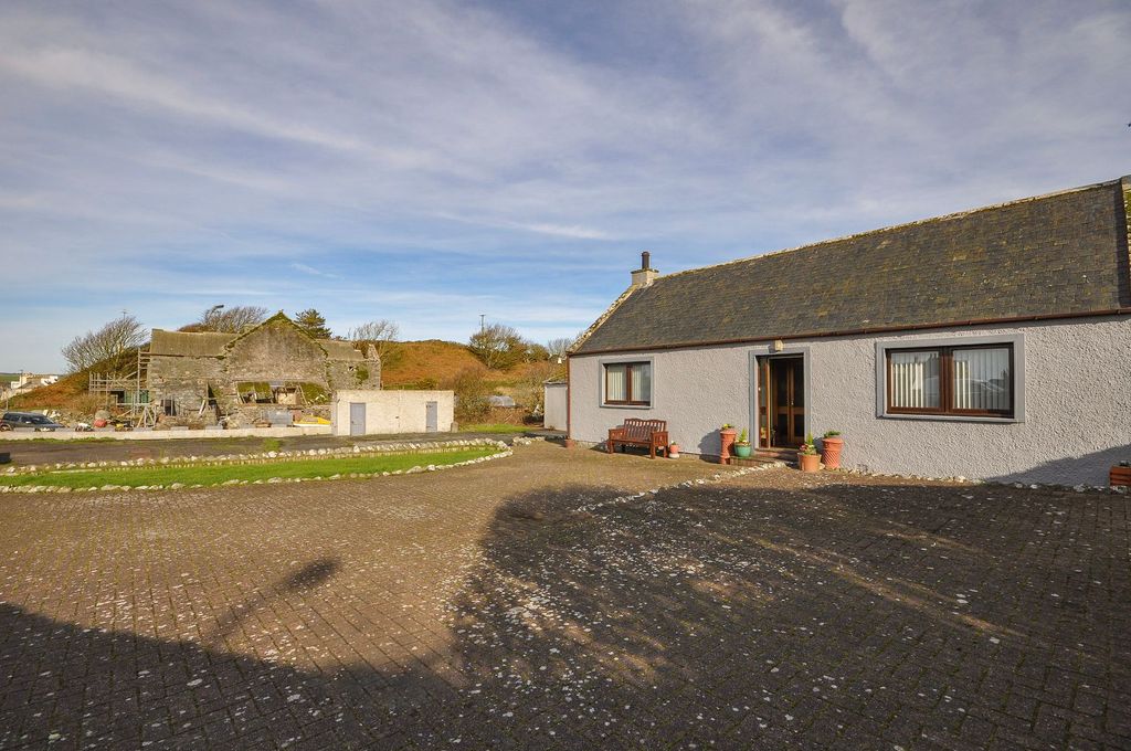 Property photo 2 of 30