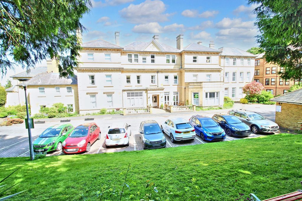 Property photo 3 of 10 Front 2