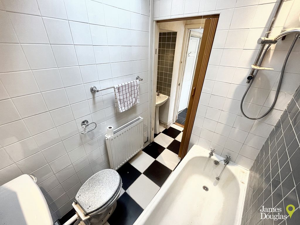 Property photo 3 of 20 Bath1 (1)