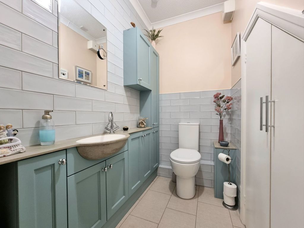 Property photo 3 of 34