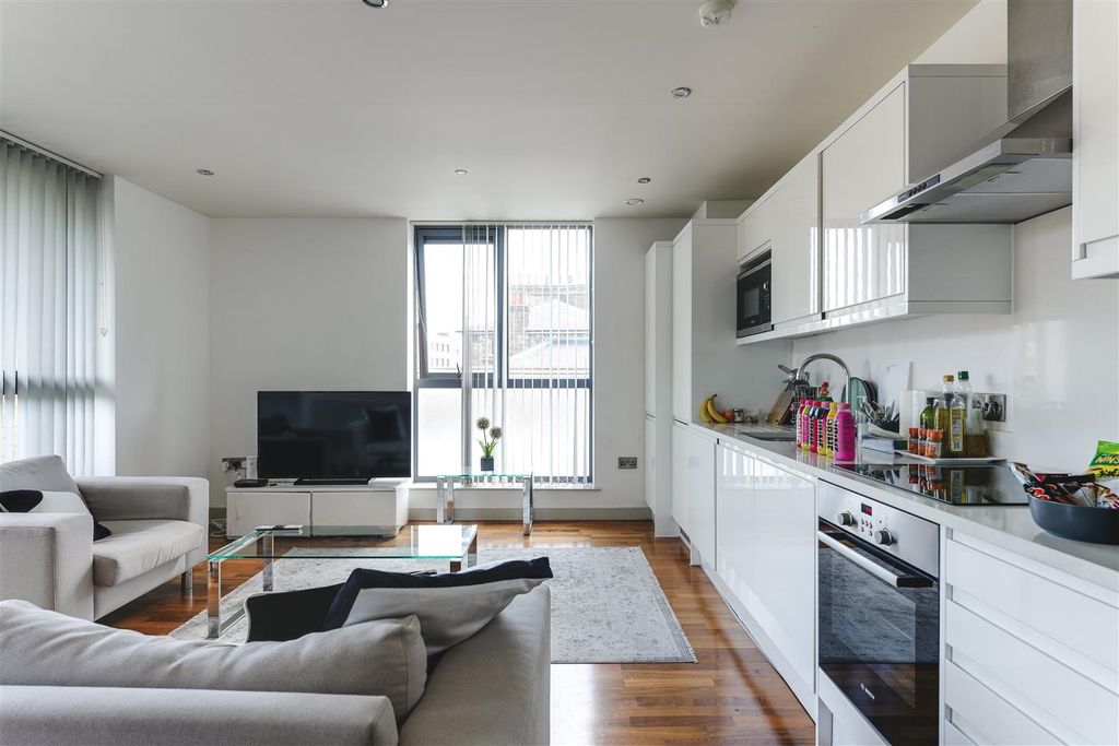 Property photo 1 of 18 Shore Place-10.Jpg