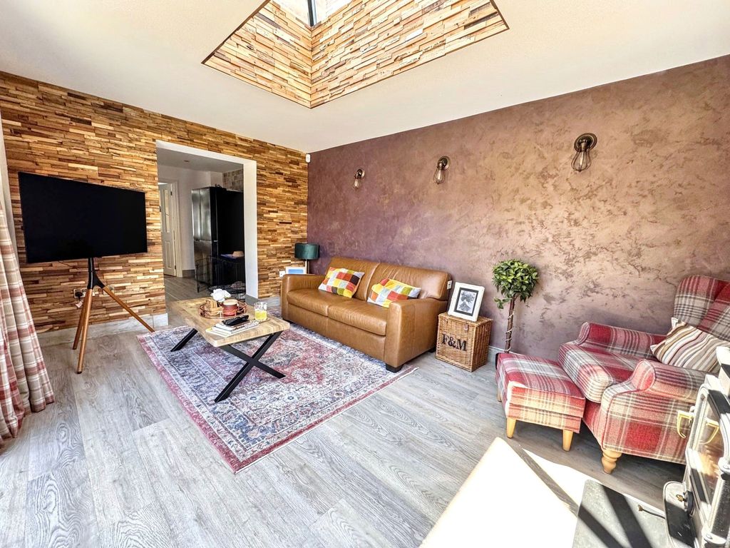 Property photo 2 of 26