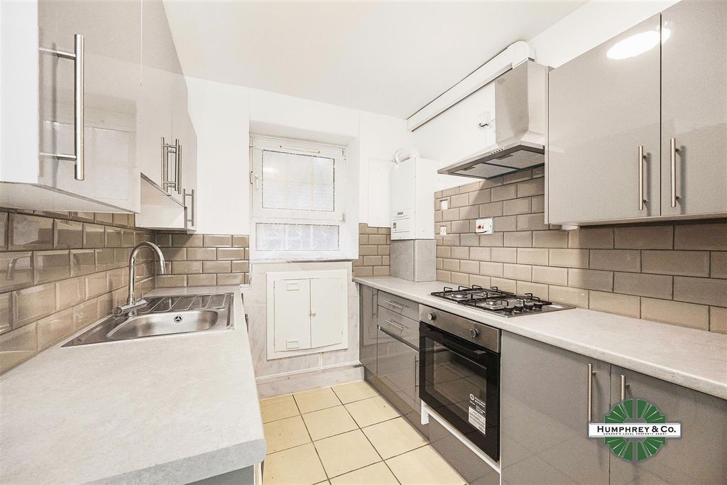Property photo 1 of 13 2  Hanson House  Pinchin Street -007.Jpg