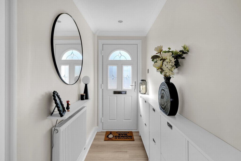 Property photo 2 of 17 Hallway