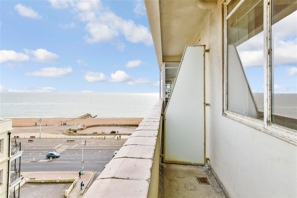 Property photo 3 of 14 Balcony / Terrace