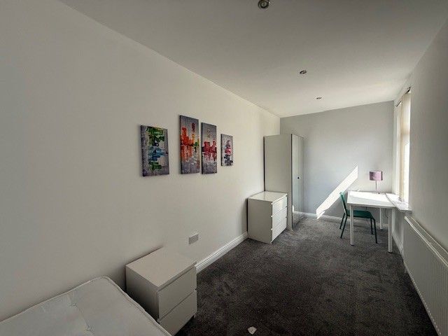 Property photo 1 of 2