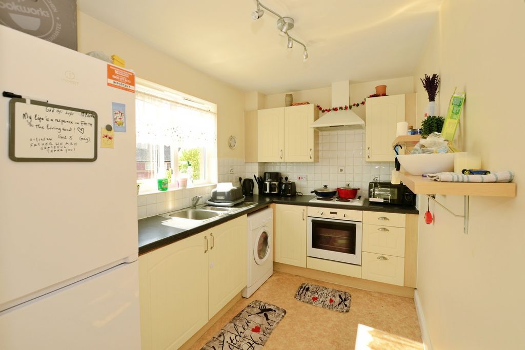 Property photo 2 of 9 Kitchen