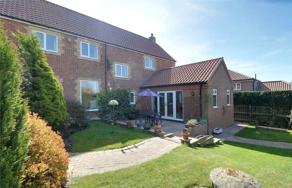 Property photo 1 of 31 Picture No. 33