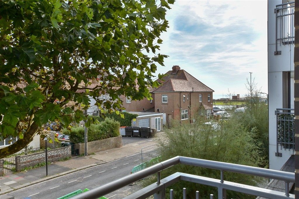 Property photo 3 of 10 Balcony