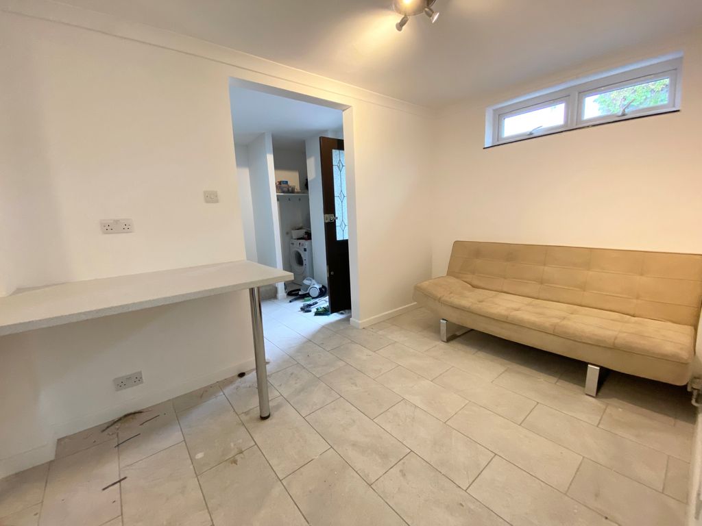 Property photo 3 of 11 Gallery