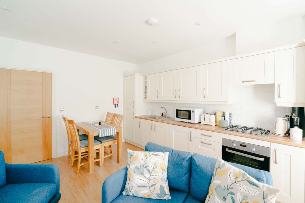 Property photo 3 of 11 9