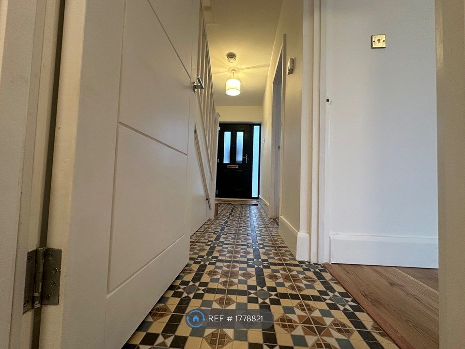 Property photo 1 of 32