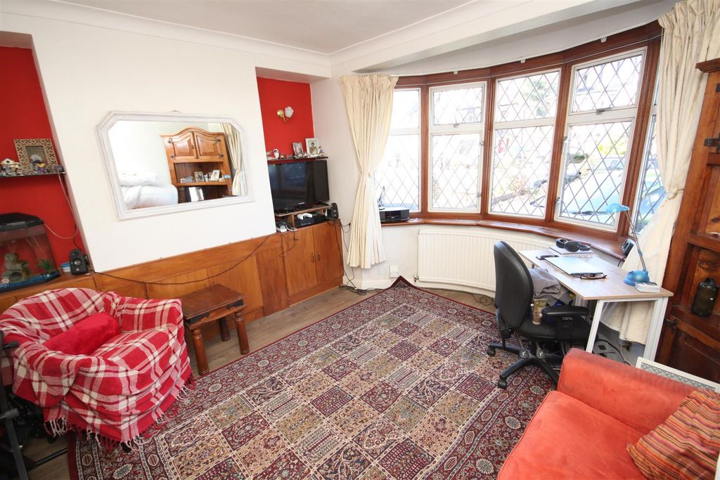 Property photo 3 of 11 Front Reception Roam