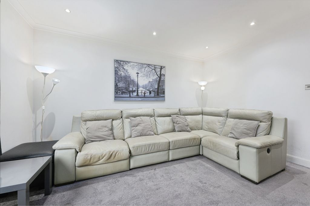 Property photo 3 of 15 Living Room