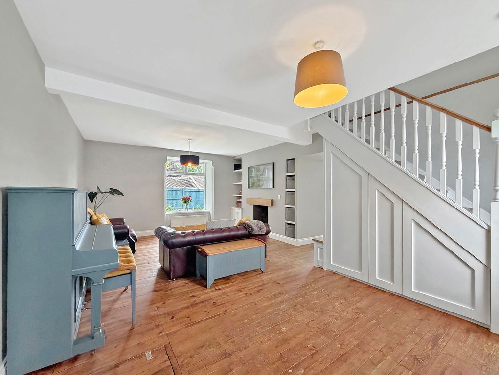 Property photo 3 of 44