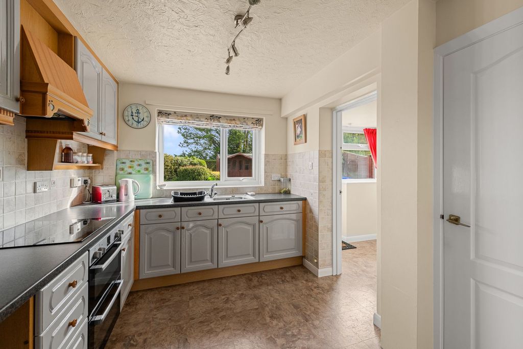 Property photo 3 of 31