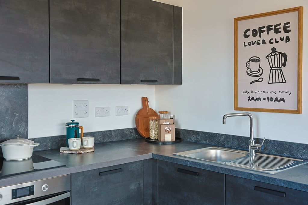 Property photo 2 of 19 Edgware Parade