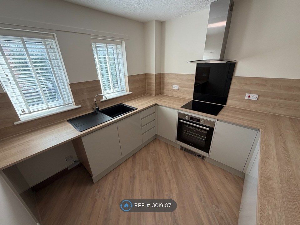Property photo 2 of 9 Kitchen