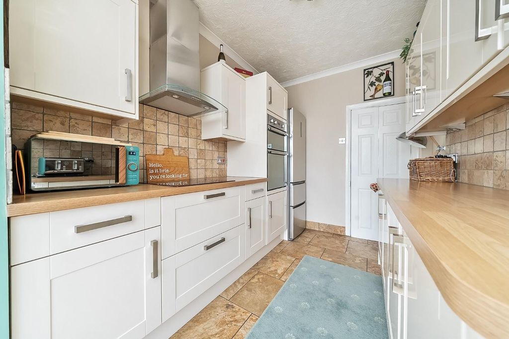 Property photo 3 of 17 1316567-17-6863Aa2ccc9c5.Jpg