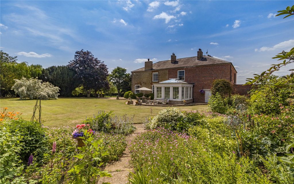 Property photo 2 of 22 Rear View