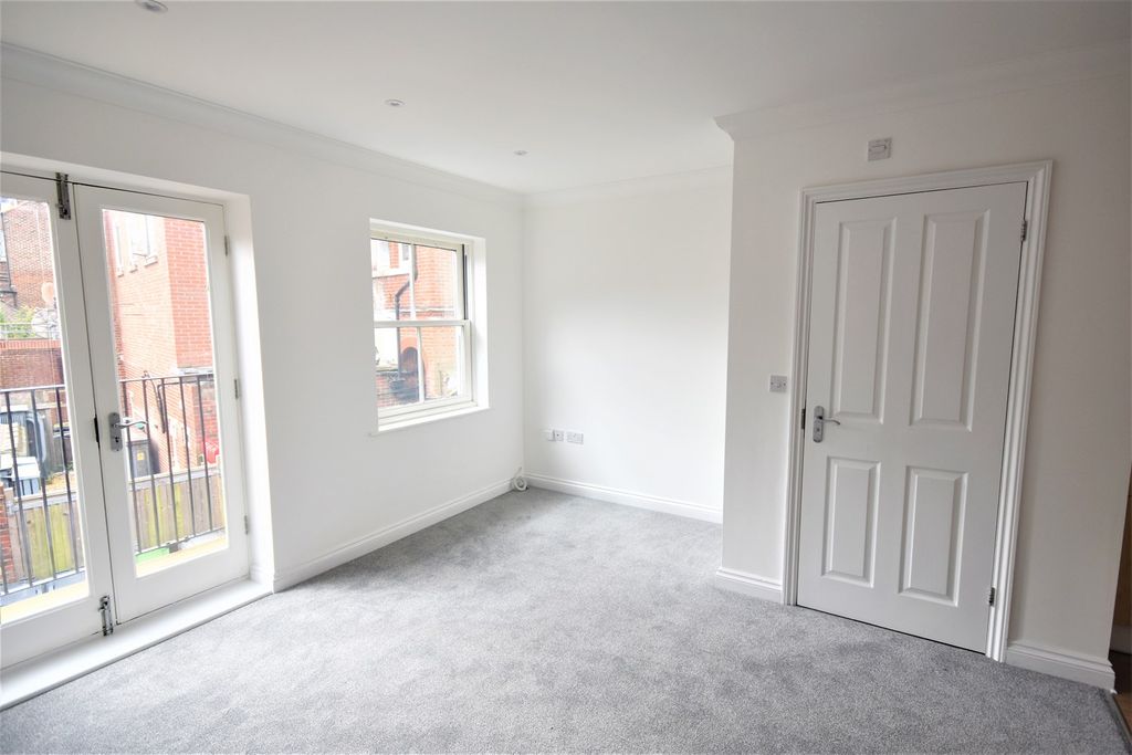 Property photo 3 of 9 Front