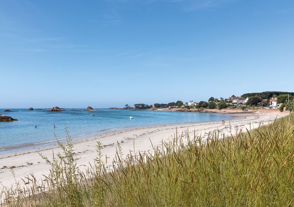 Property photo 2 of 20