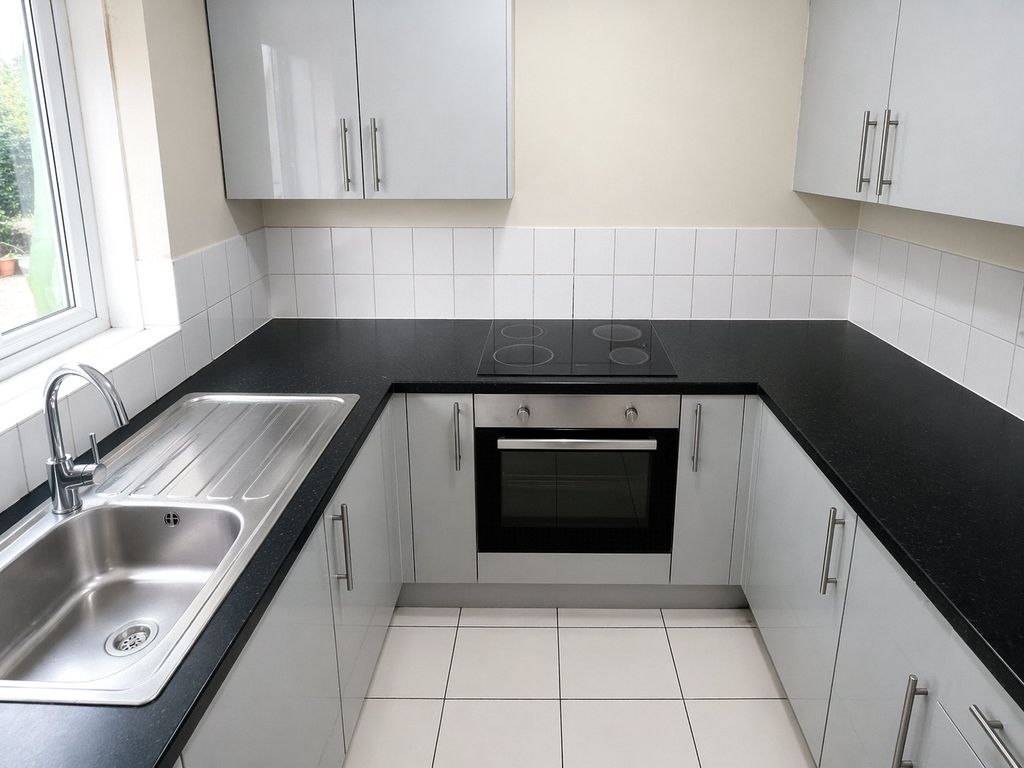 Property photo 3 of 9 Kitchen