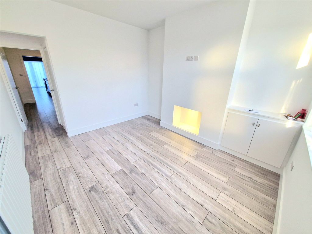 Property photo 2 of 16 Picture No. 23