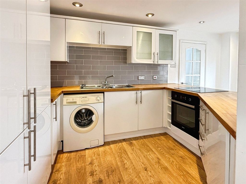 Property photo 2 of 9 Kitchen Area