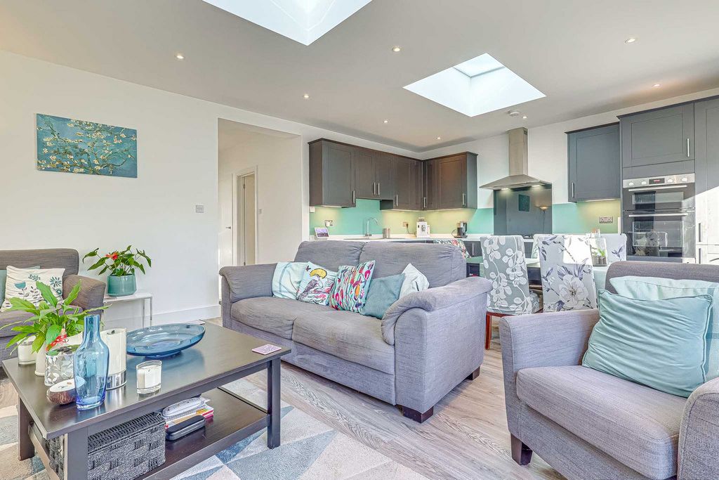 Property photo 3 of 34