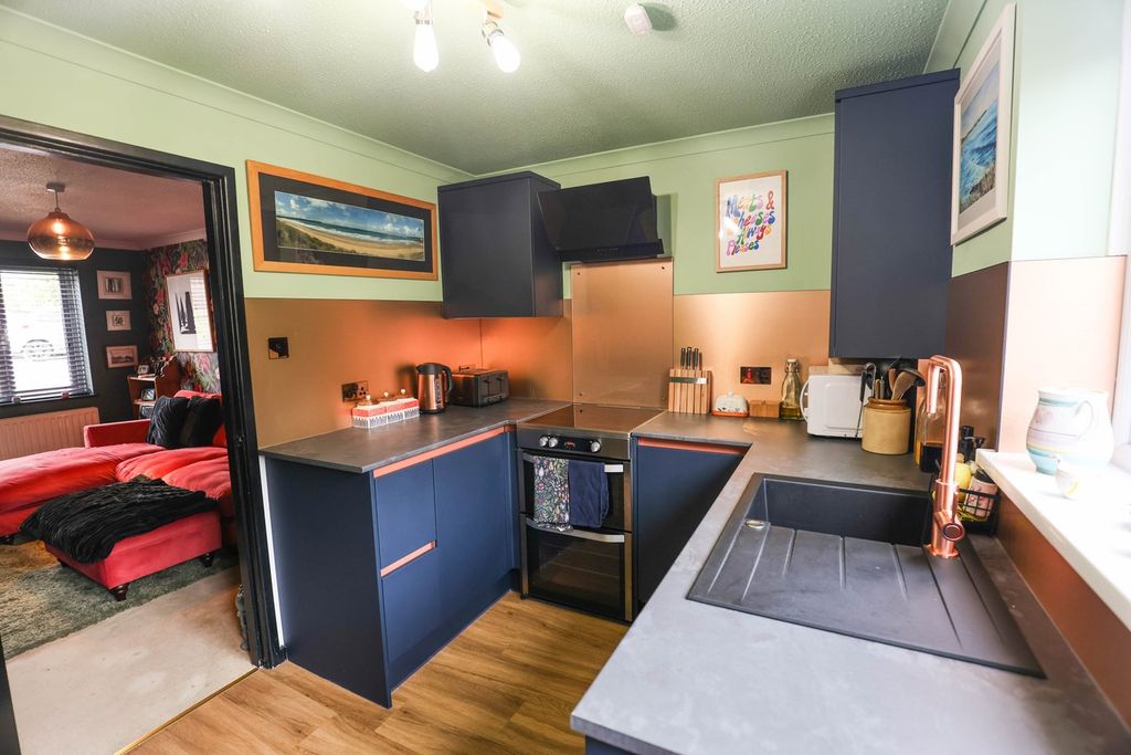 Property photo 3 of 15 Kitchen